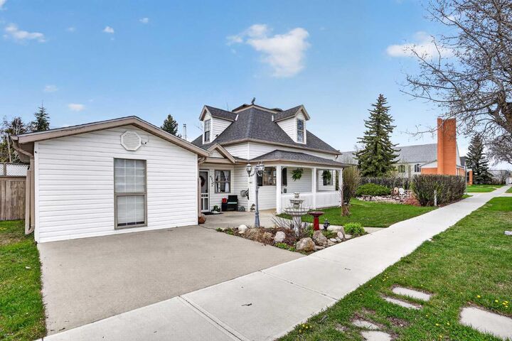 Property Photo: 4717 2 Street W AB T0L 0T0