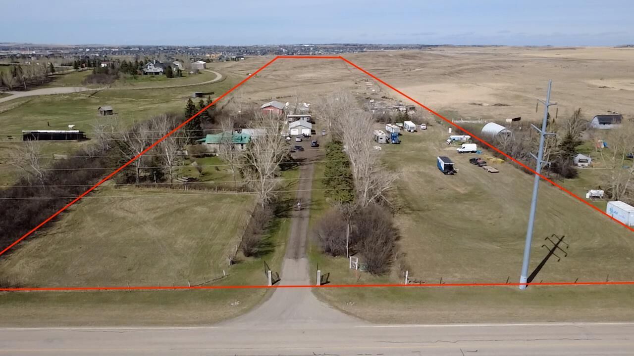 Property Photo: 292234 Township Road 264 AB T4A 0N3