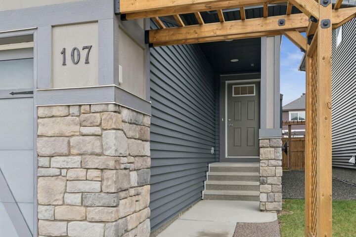 Property Photo:  107 Sundown View  AB T4C 2N9 