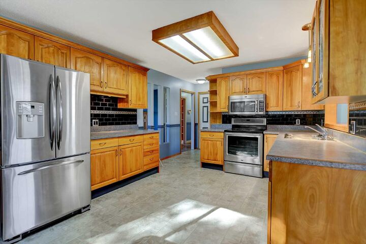 Property Photo:  104 11th Street  AB T0H 0C0 