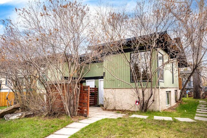Property Photo:  11018 5 Street SW  AB T2W 1Y6 
