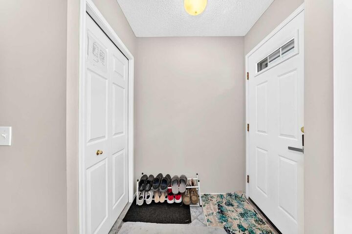 Property Photo: 7212 Sierra Morena Boulevard SW AB T3H 3G5