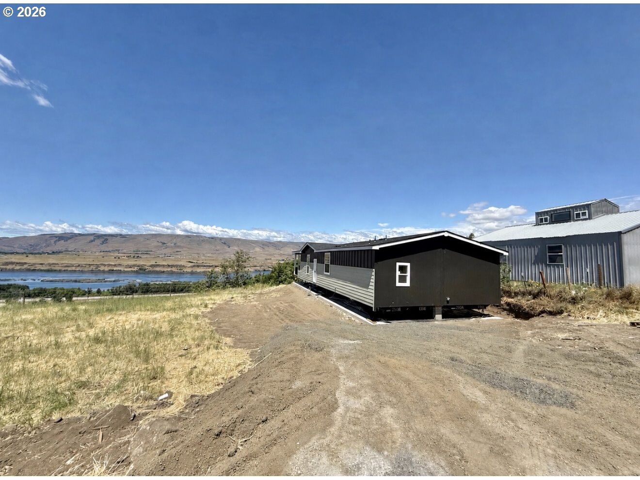 Property Photo:  2743 E 9th St  OR 97058 