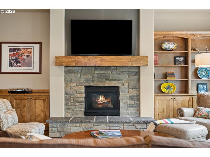 Property Photo:  9830 NW Wayne Ln  OR 97229 
