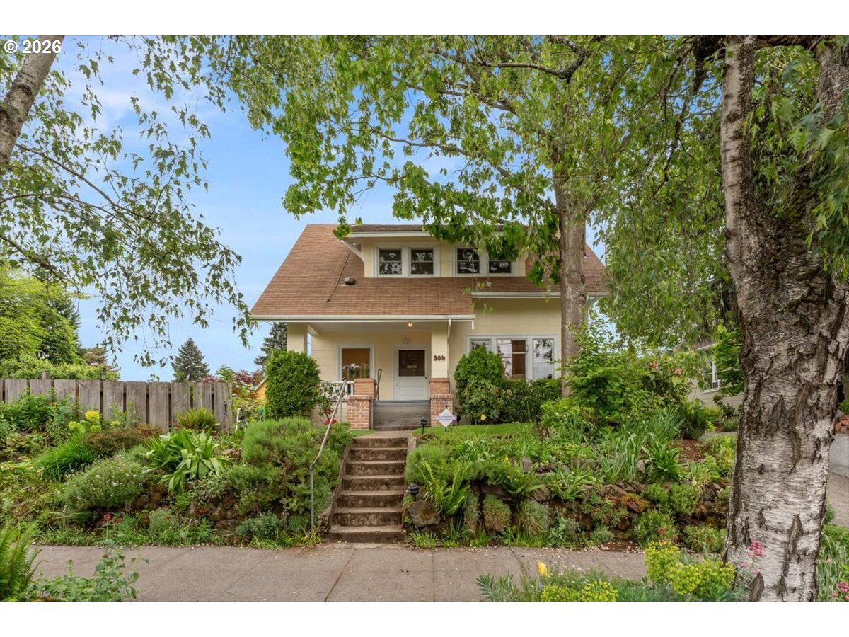 Property Photo:  304 NE 62nd Ave  OR 97213 