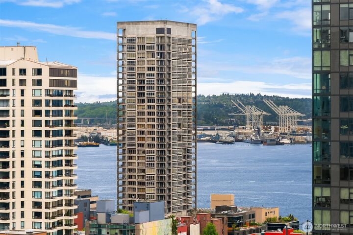 Property Photo: 583 Battery Street 2208N WA 98121