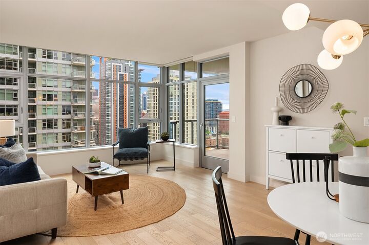 Property Photo: 583 Battery Street 2208N WA 98121