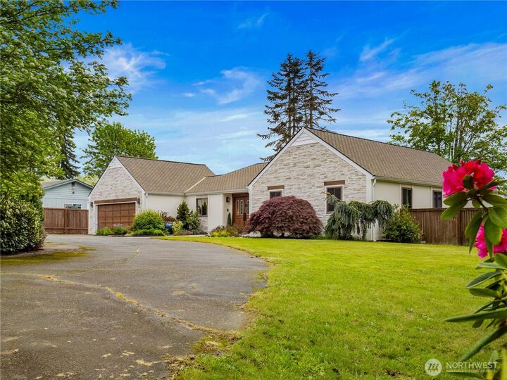 Property Photo:  10310  244th Street E  WA 98338 
