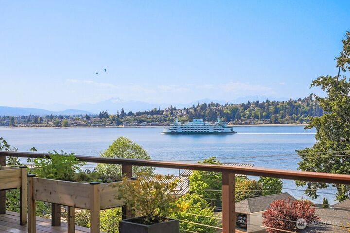Property Photo: 4652 E Hillcrest Drive WA 98366