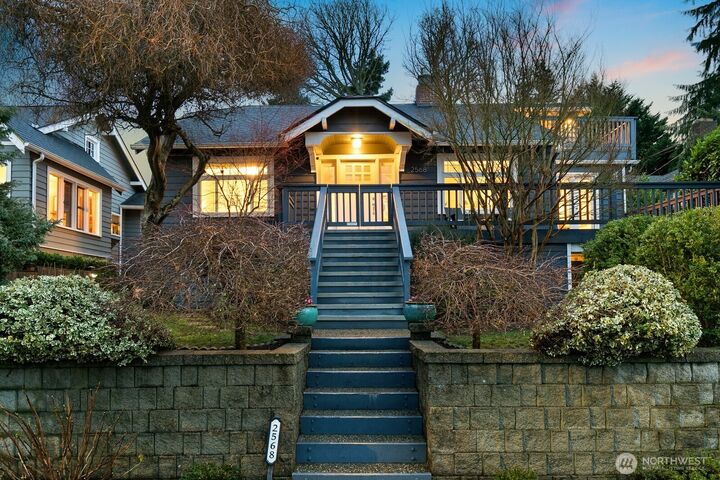Property Photo:  2568  28th Avenue W  WA 98199 
