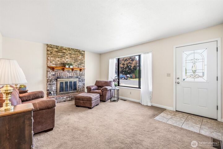 Property Photo:  416  H St SW  WA 98848 