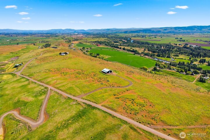Property Photo:  920  Sundance Lane  WA 98926 