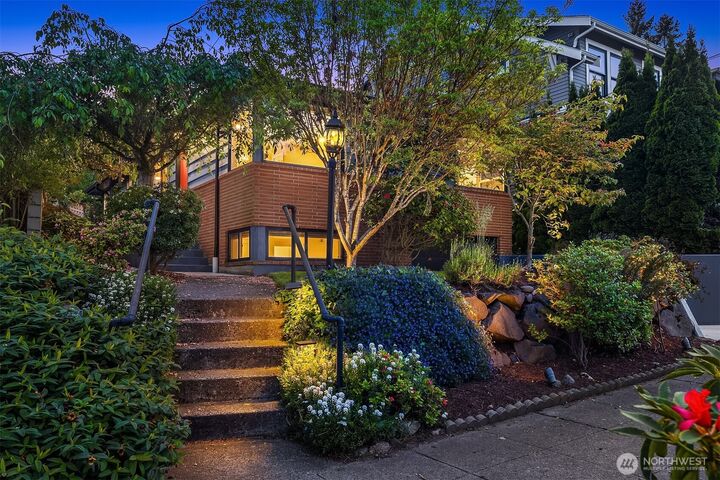 Property Photo:  7515  Bagley Avenue N  WA 98103 
