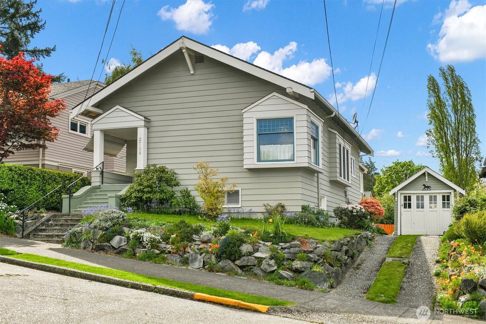 Property Photo:  2719  Nob Hill Avenue N  WA 98109 