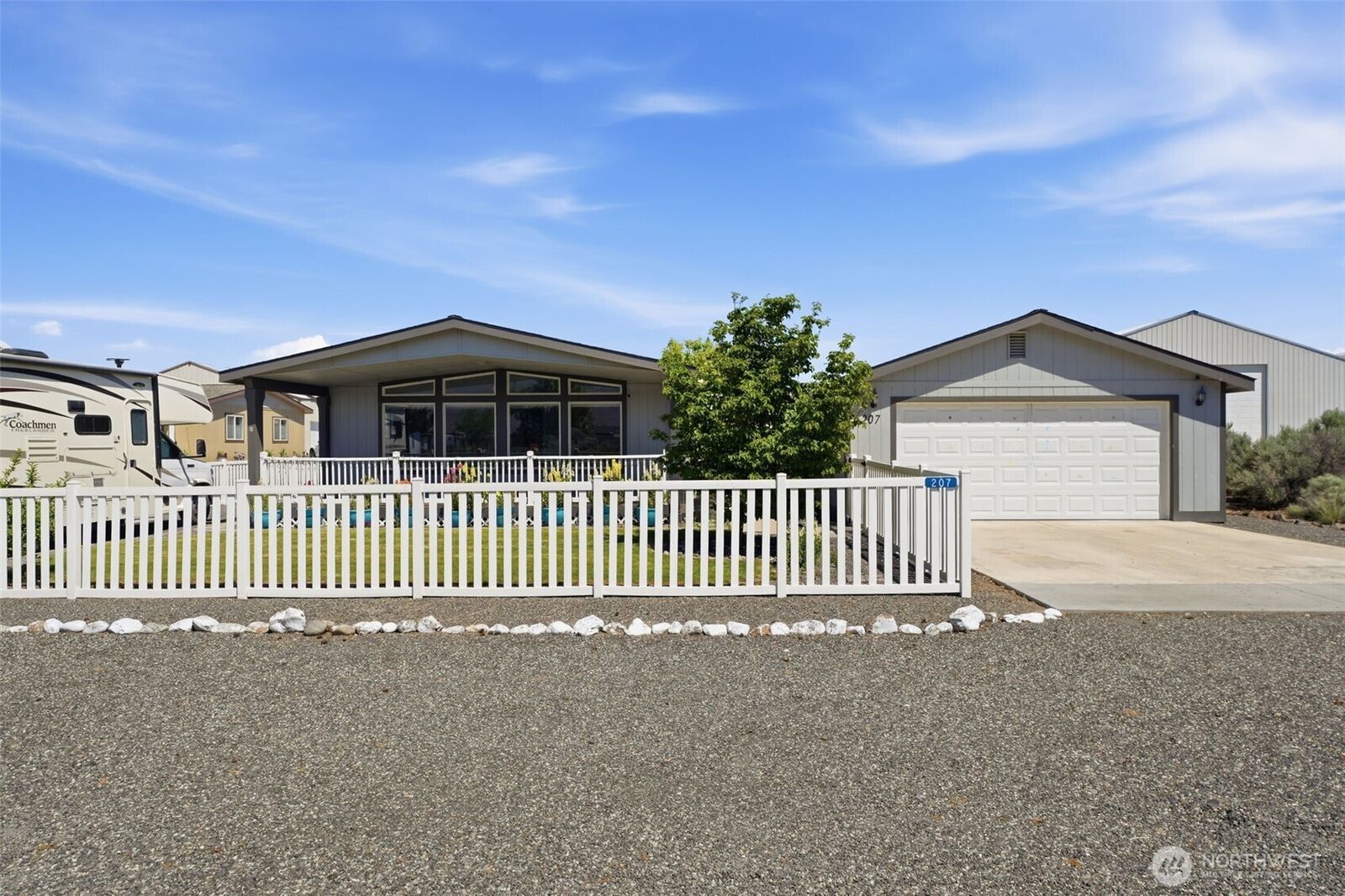 Property Photo: 207 SW Airport Way WA 99349