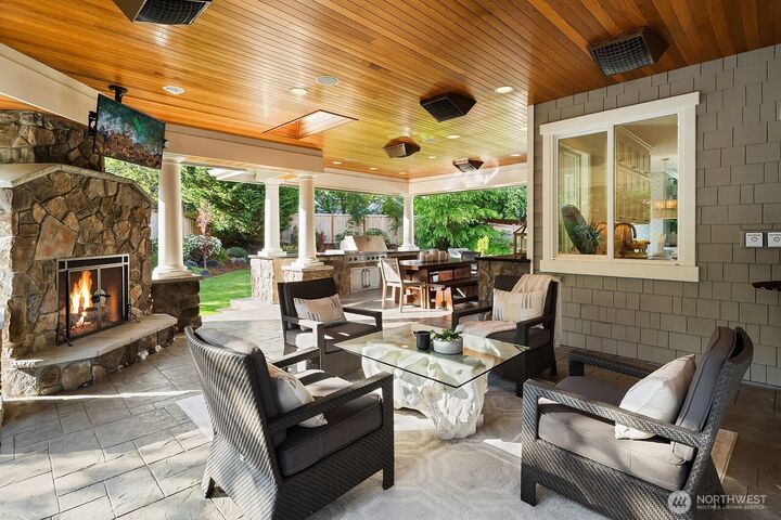 Property Photo:  27212 SE 12th Place  WA 98075 