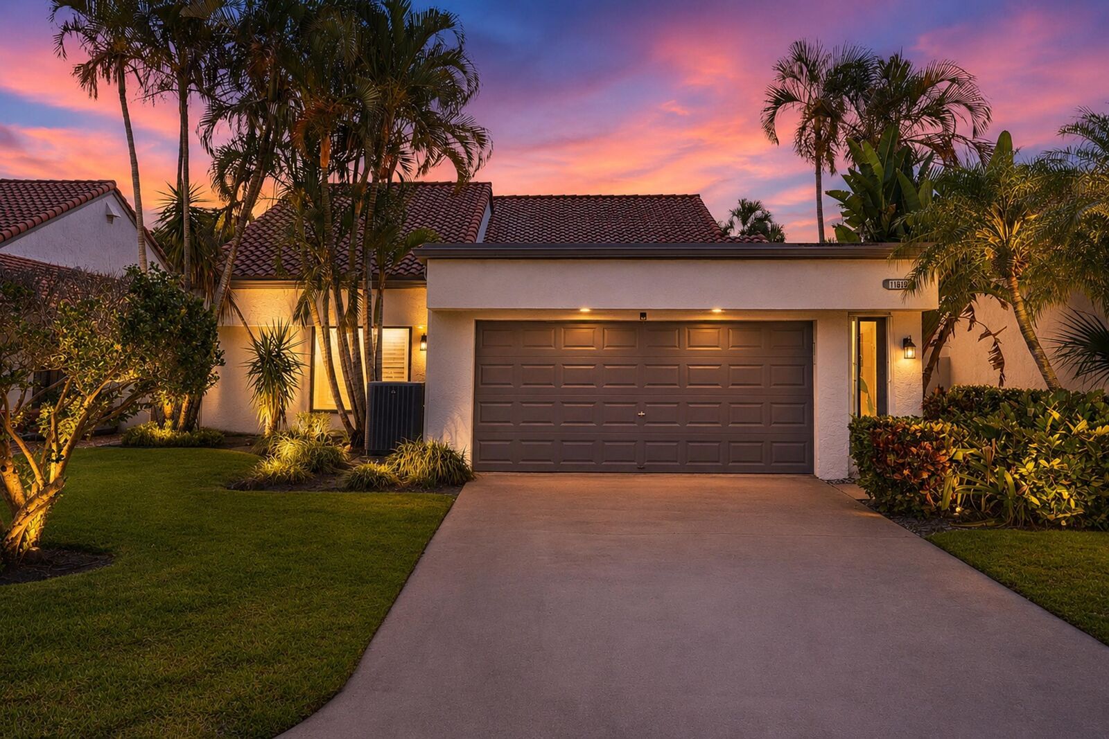 Property Photo:  11810 Kiva Drive  FL 33437 