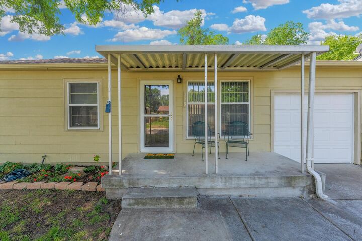 Property Photo:  425 W 4th  KS 67060 