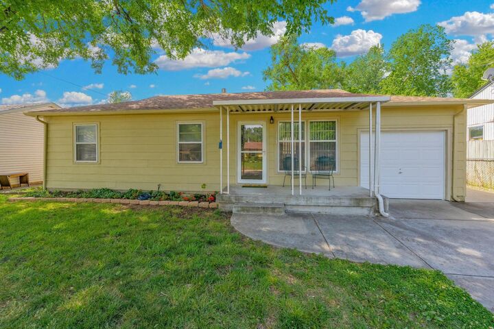 Property Photo:  425 W 4th  KS 67060 