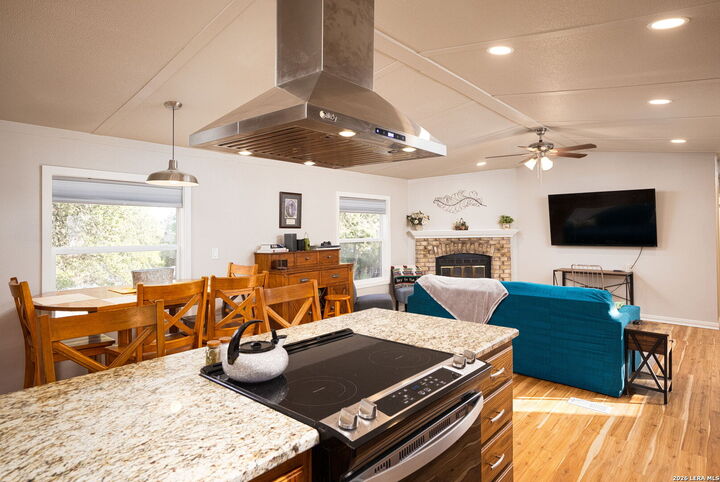 Property Photo:  511 Forest Hill St  TX 78133 