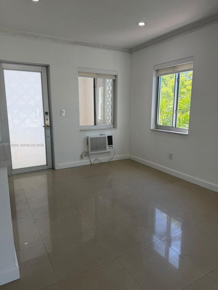 Property Photo:  641 Espanola Way 14  FL 33139 