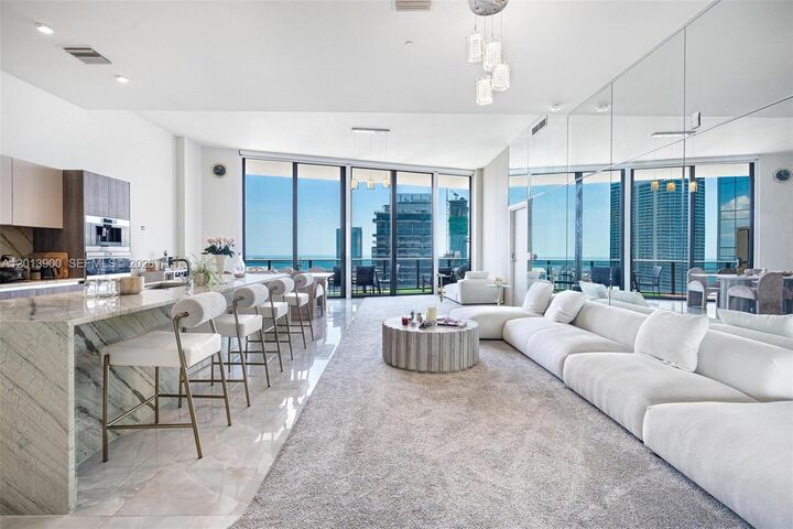 Property Photo:  801 S Miami Ave 5702  FL 33130 