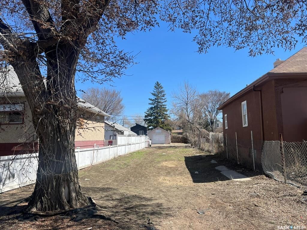 Property Photo:  1657 Toronto Street  SK S4P 1M3 