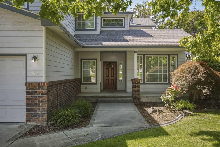 Property Photo:  249 Ashwood St  WA 99352 