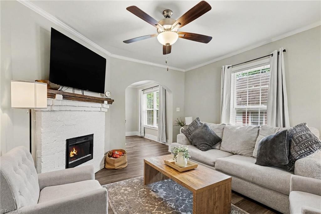 Property Photo: 921 Pichard Street NC 27401