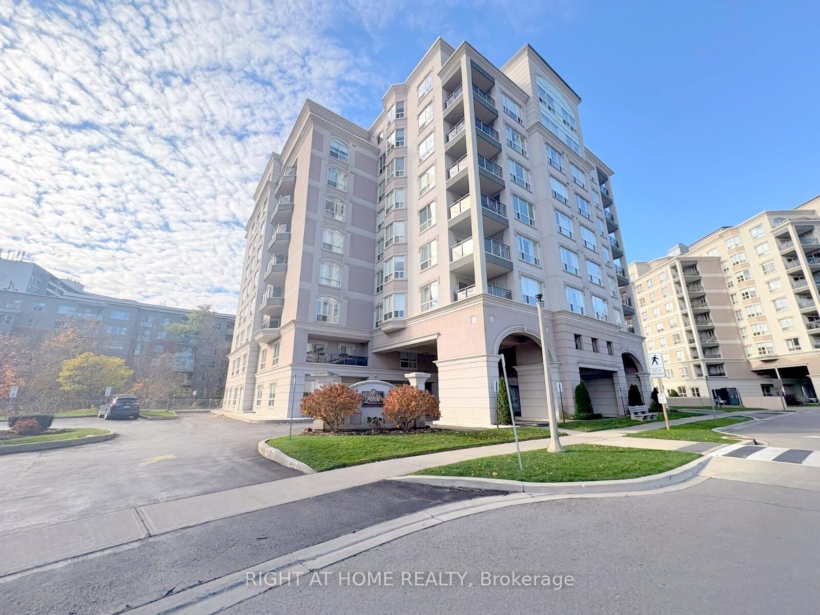 Property Photo: 2000 Creekside Drive 202 ON L9H 7S7