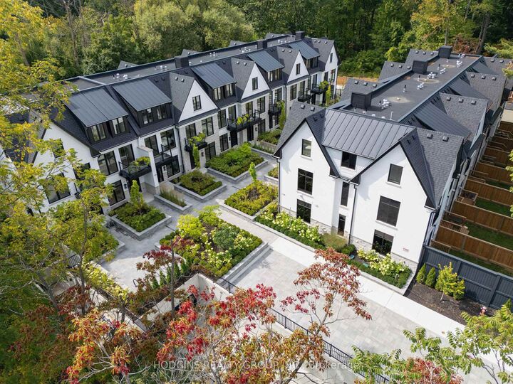 Property Photo: 1136 Mona Road 4 ON L5G 0C8