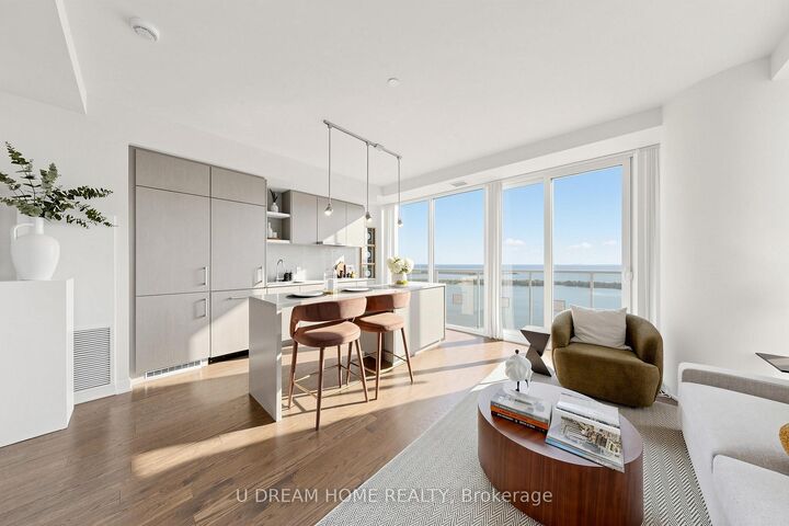 Property Photo: 88 Harbour Street 6110 ON M5J 1B7