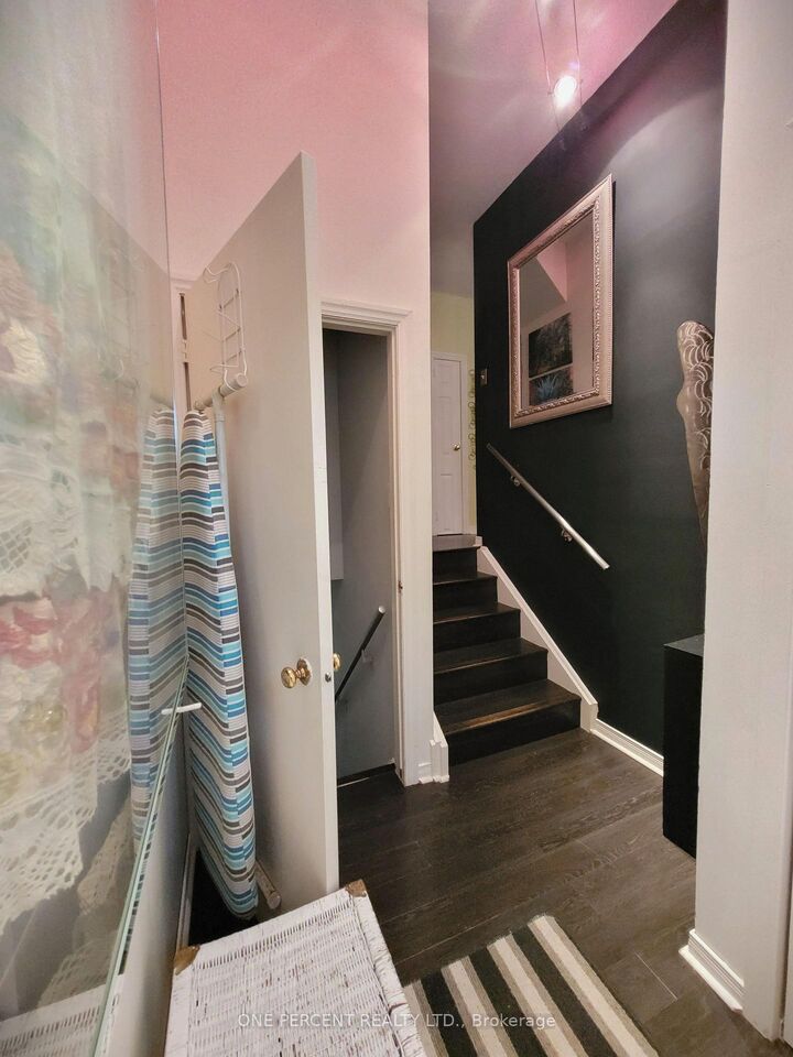 Property Photo:  185 Denistoun Street S 126  ON L3C 6J6 