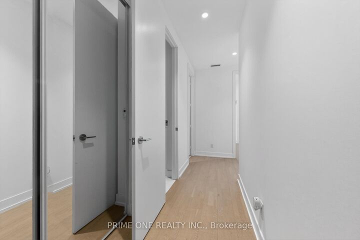 Property Photo: 7 Grenville Street 6113 ON M4Y 0E9