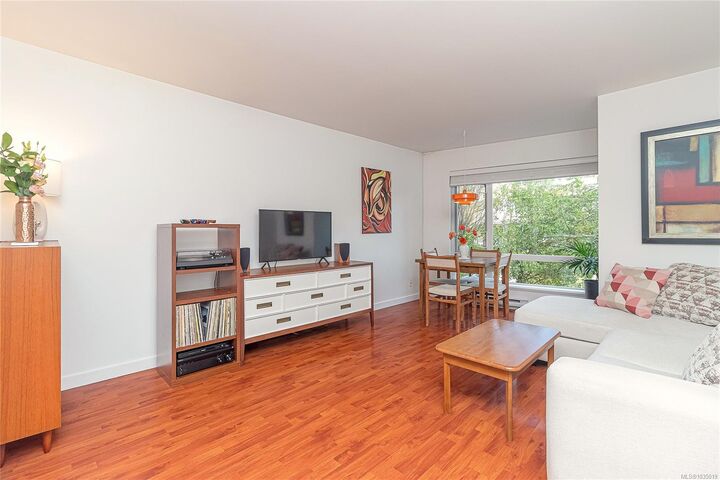 Property Photo: 116 Queens Rd #202 BC V9L 2W6