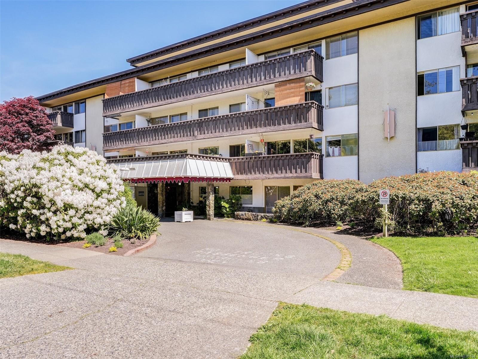 Property Photo:  964 Heywood Ave 111  BC V8V 2Y5 