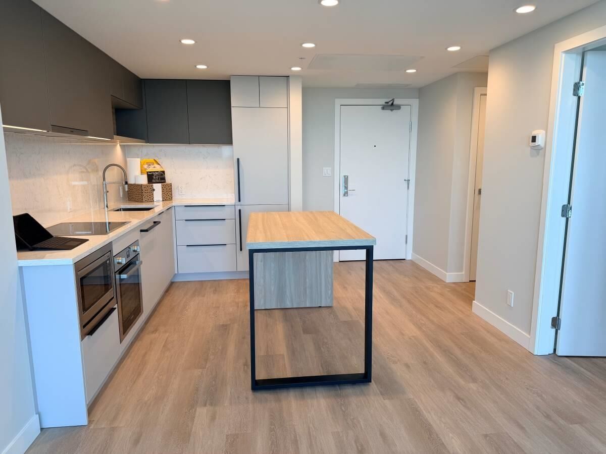 Property Photo:  567 Emerson Street 270X  BC V3J 0M8 