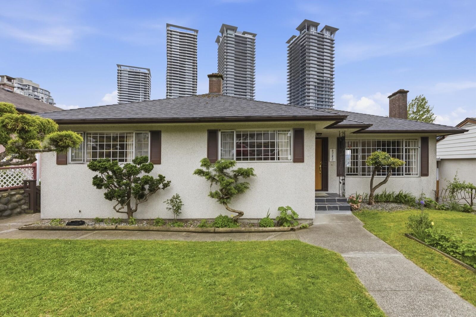 Property Photo:  4782 Ridgelawn Drive  BC V5C 3Y2 