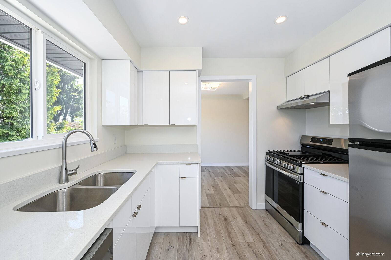 Property Photo:  5546 Maple Crescent  BC V4K 1G4 
