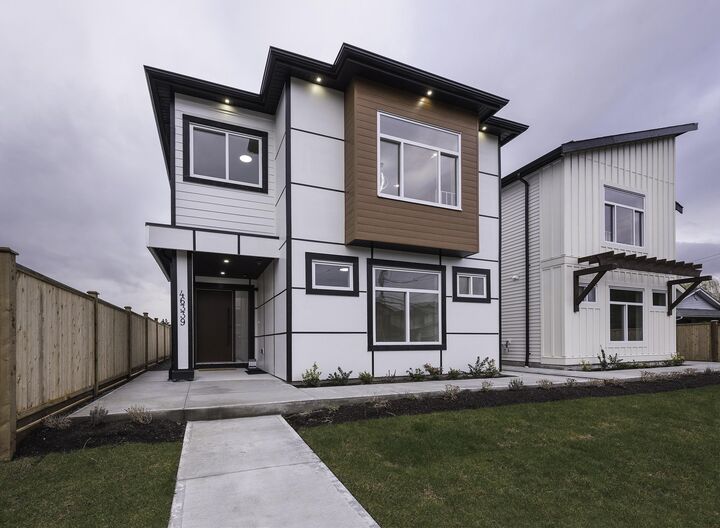 Property Photo:  46339 Maple Avenue  BC V2P 2J5 