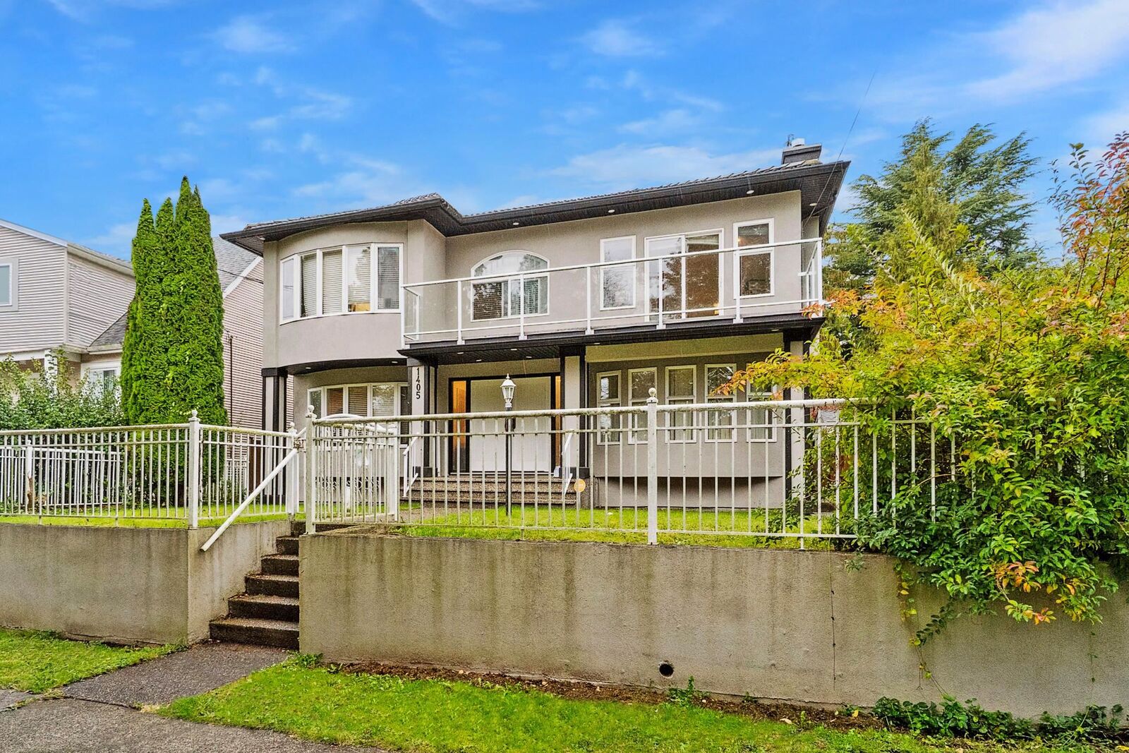 Property Photo:  1405 Edinburgh Street  BC V3M 2W3 