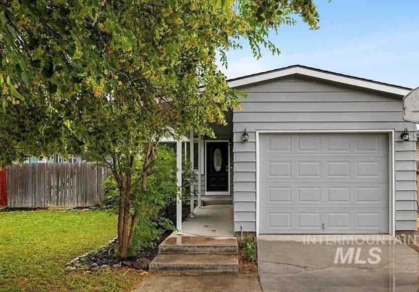 Property Photo:  1216 S Locust St  ID 83686 