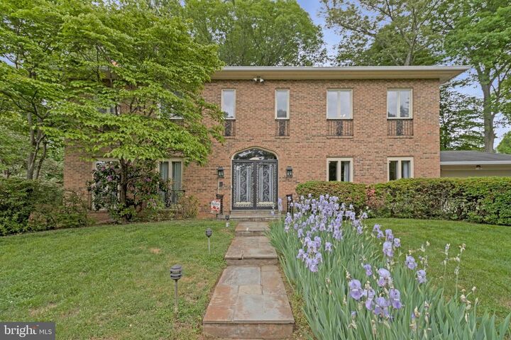 Property Photo:  1502 Highwood Drive  VA 22101 