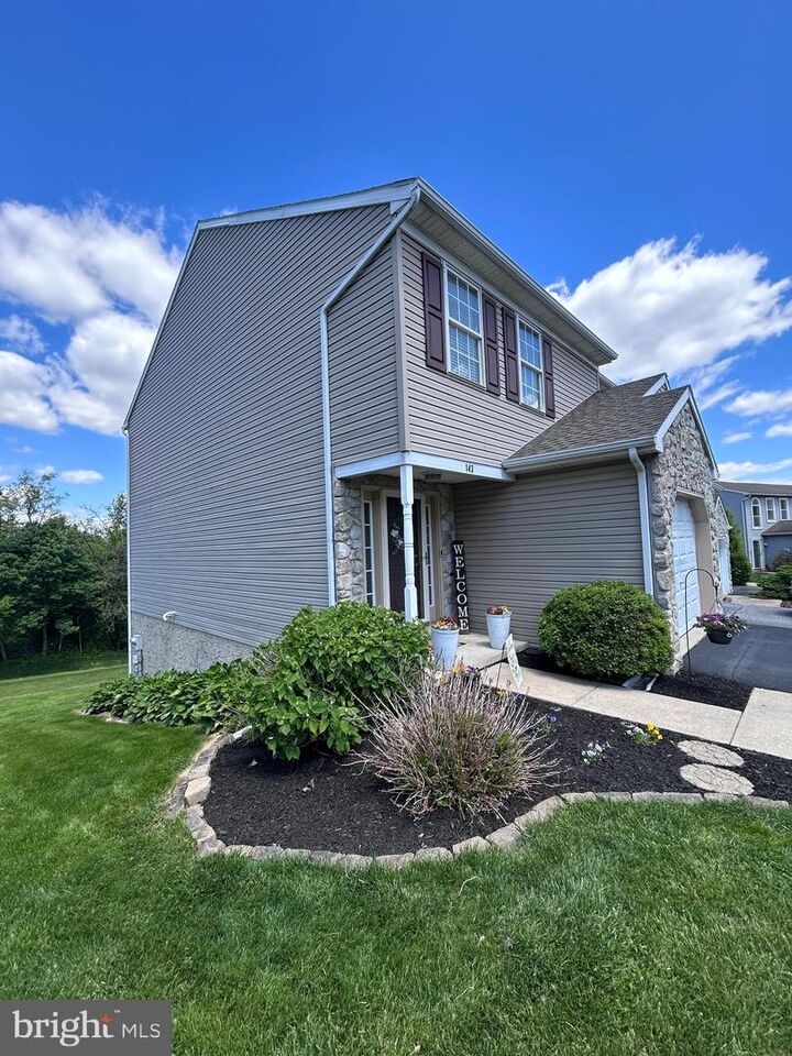Property Photo:  143 Acorn Lane  PA 17554 