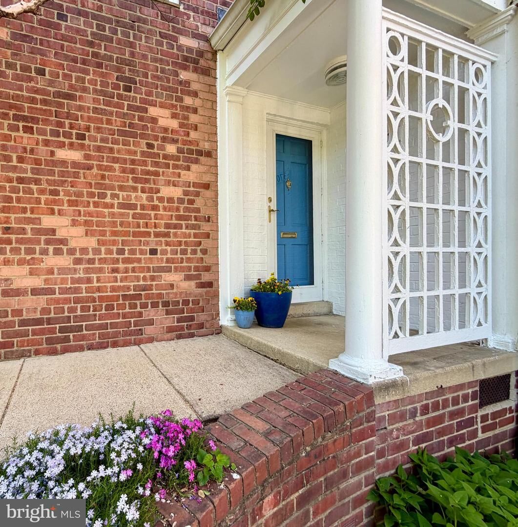 Property Photo:  3702 Valley Drive 516-37  VA 22302 