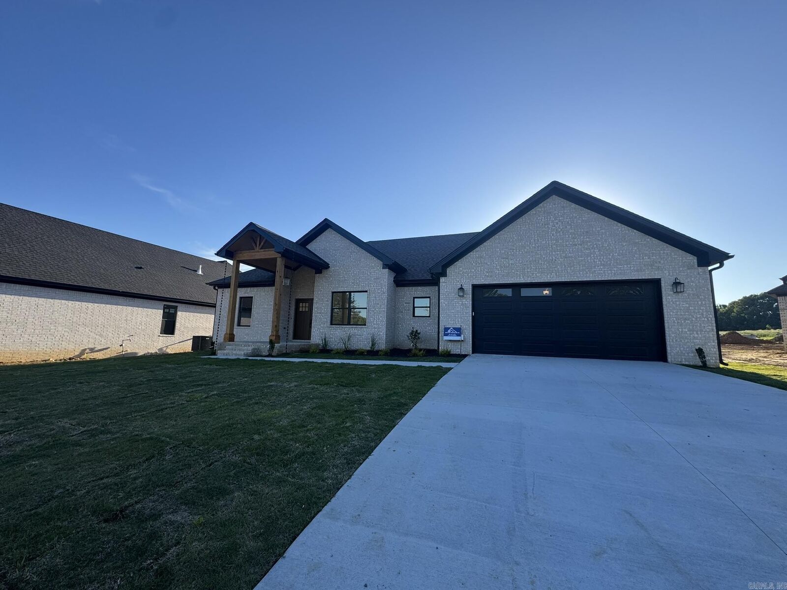 Property Photo:  20 Albion Ct.  AR 72023 