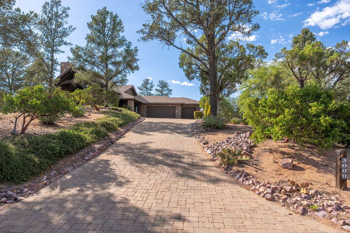 Property Photo: 3000 E Thunder Point AZ 85541