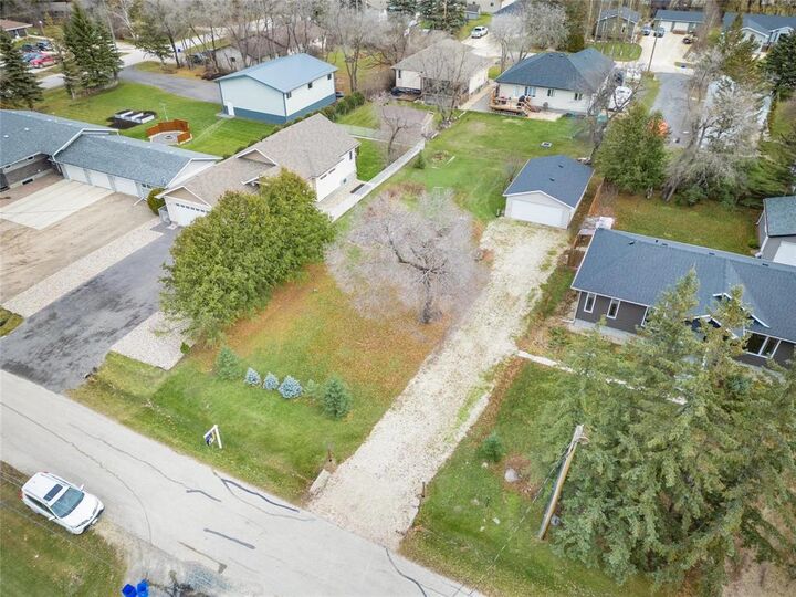 Property Photo:  19 Poplar Avenue  MB R0E 2B0 