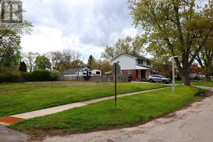 Property Photo:  74 Summit Avenue  ON L3C 4G7 