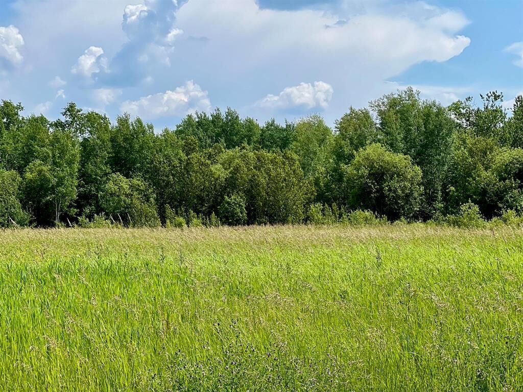 Property Photo:  1 Klassen Drive  MB R0E 1A0 